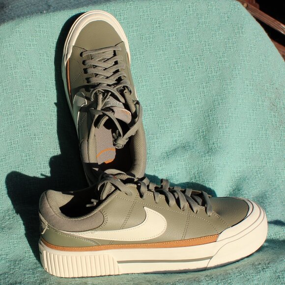 NWOT Nike Court Legacy Lift Leather Sage Green & White Platform Sneakers Size 11 - Picture 3 of 13